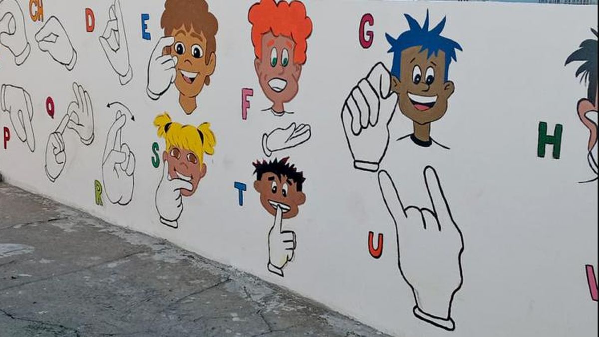 A Day to Give: They painted the second mural of Argentine Sign Language