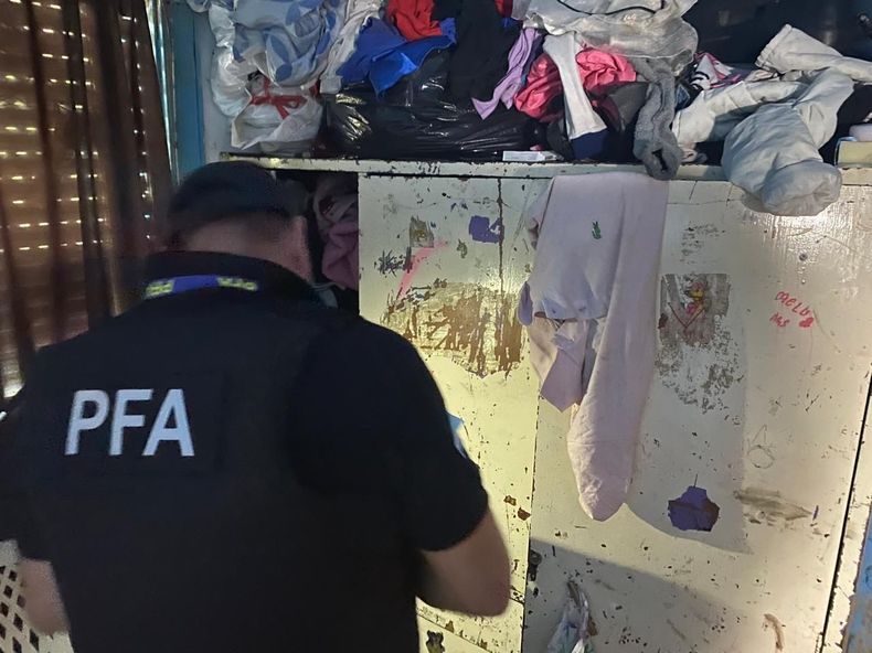 Los efectivos de la Policía Federal buscaron pruebas que acrediten las principales sospechas sobre los sometimientos a la menor.