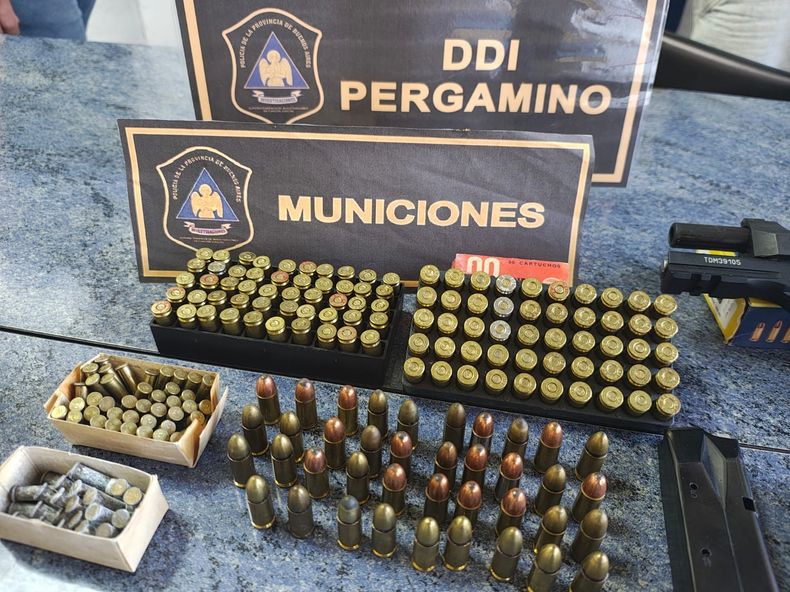 Las municiones de las armas de fuego que secuestraron en la casa del barrio Santa Julia.