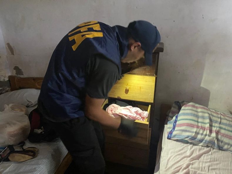 Allanamiento de la brigada especial de la Policía Federal.