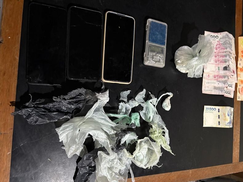 En los allanamientos de este martes secuestraron más dosis de cocaína, teléfonos celulares y dinero en efectivo.
