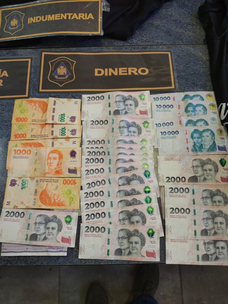 A los sospechosos les incautaron más de 80 mil pesos en efectivo.