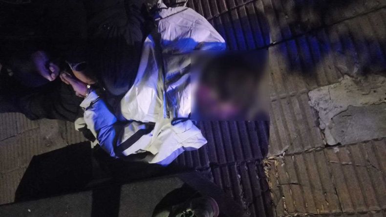 Desde el centro de monitoreo municipal fueron indicando hacia donde huía el sospechoso con los bultos de indumentaria sustraída y lograron interceptarlo a pocas cuadras.