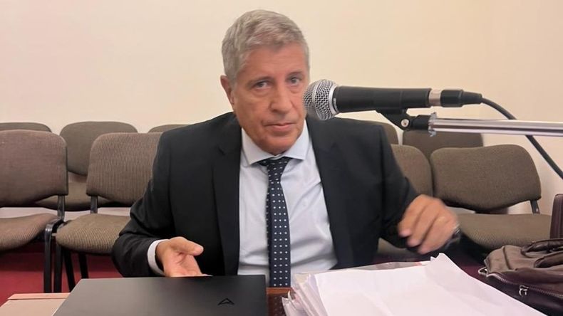 El abogado Darío De Ciervo, de Junín, defiende a los tres integrantes del grupo familiar que ocupan el banquillo de los acusados.