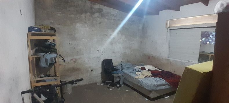 El crimen investigado es el de explotación sexual infantil y están involucradas personas adultas residentes en la casa allanada.