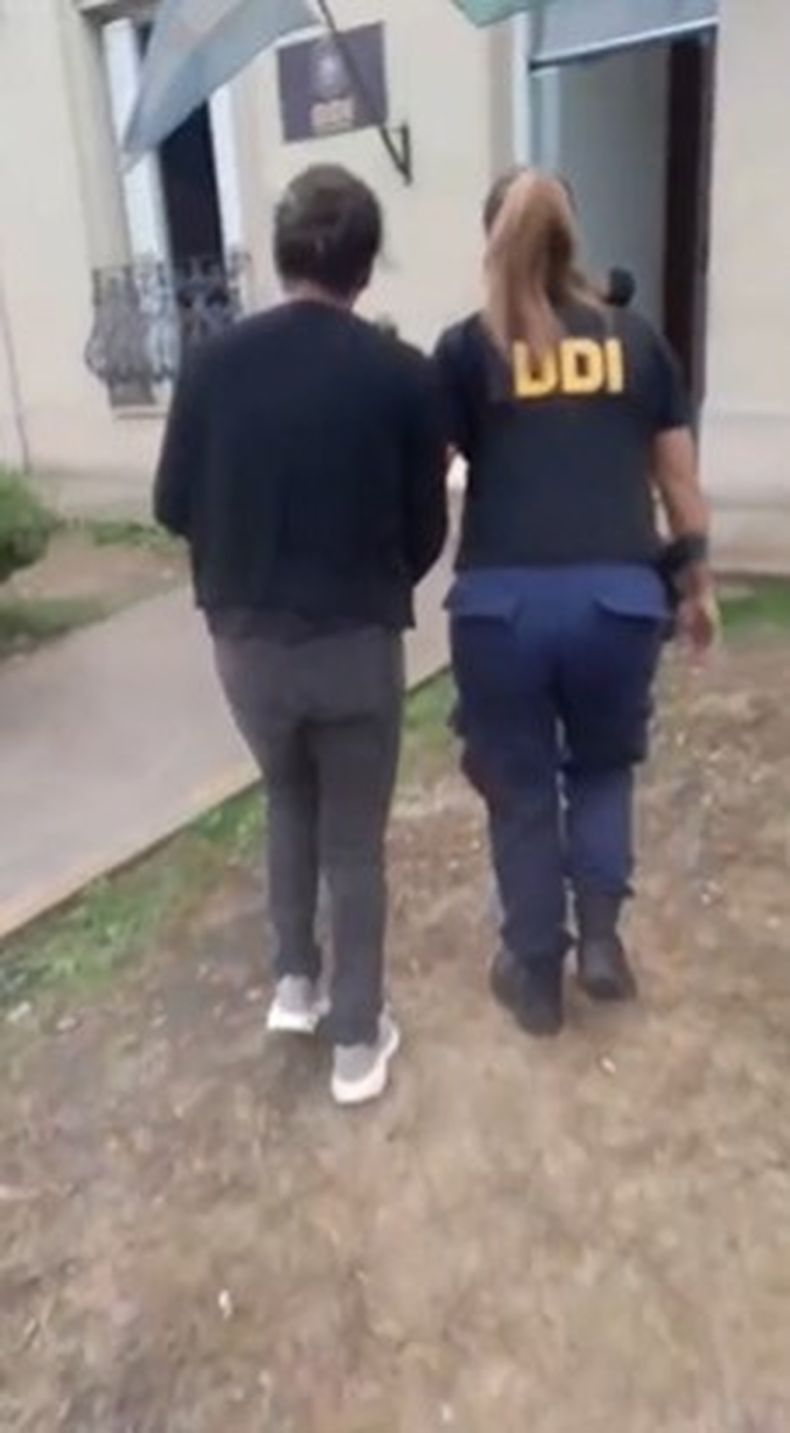 El menor detenido por el homicidio de Daniel Cano fue trasladado por la DDI tras el allanamiento donde secuestraron drogas, armas y dinero.