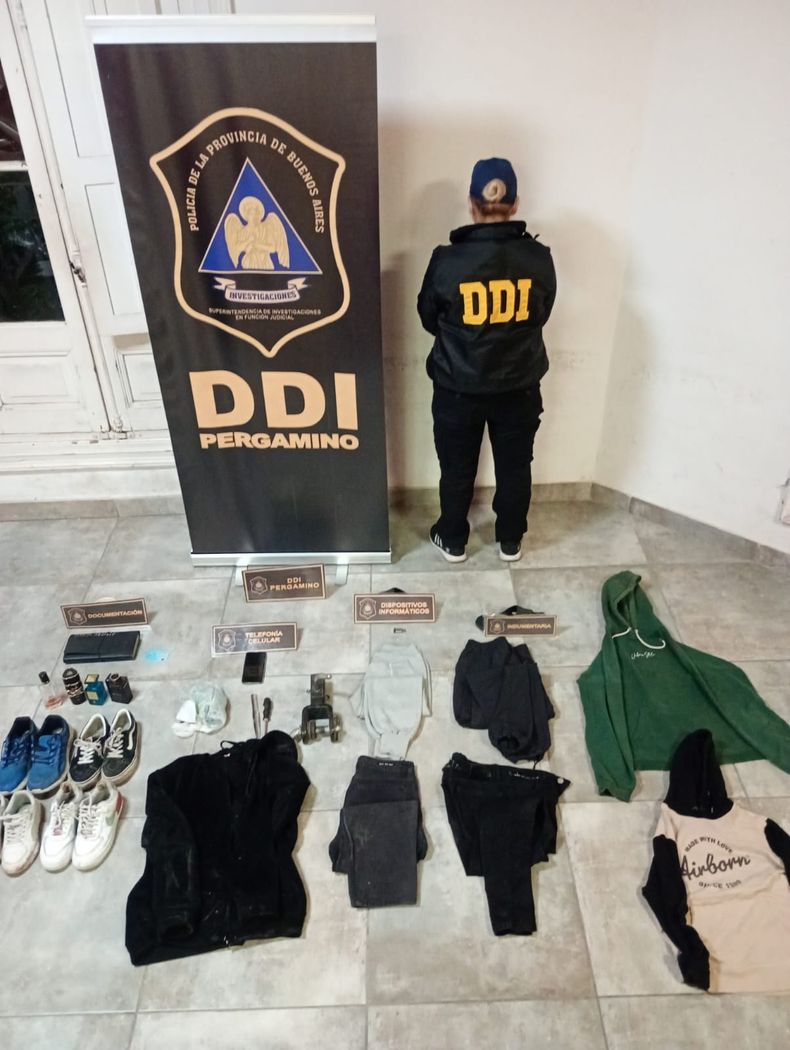 La indumentaria secuestrada compromete a los aprehendidos.