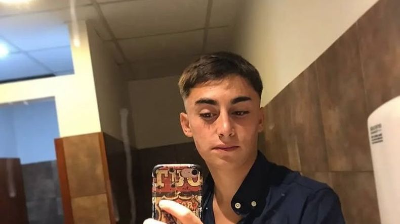 En Colon una patota de cuatro sujetos mayores de edad agredieron brutalmente al adolescente, de 17 años, Guido Ruiz.
