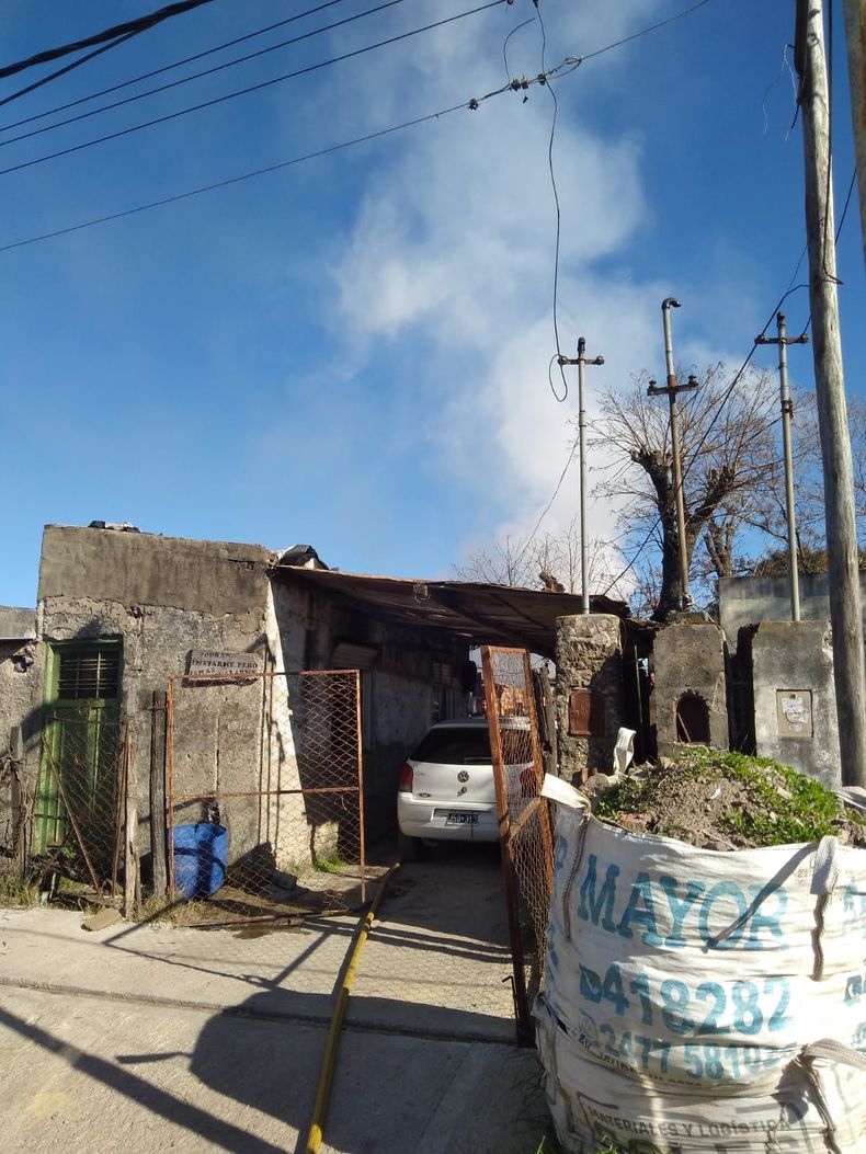 En el terreno familiar existen varias viviendas y en una se produjo el incendio.