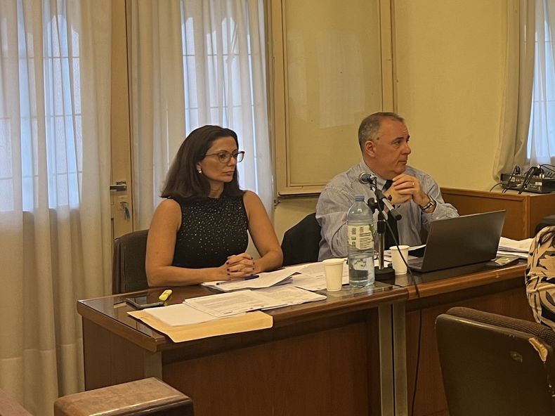 La instructora judicial María José Suárez y el fiscal Nelson Mastorchio indagaron a la sospechosa y confesó las compras con las tarjetas sustraídas.