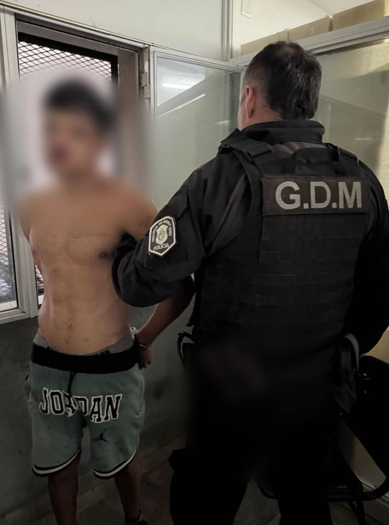 En la noche de este miércoles en el barrio Jorge Newbery los integrantes de la brigada motorizada de la Policía Local aprehendieron al convicto.