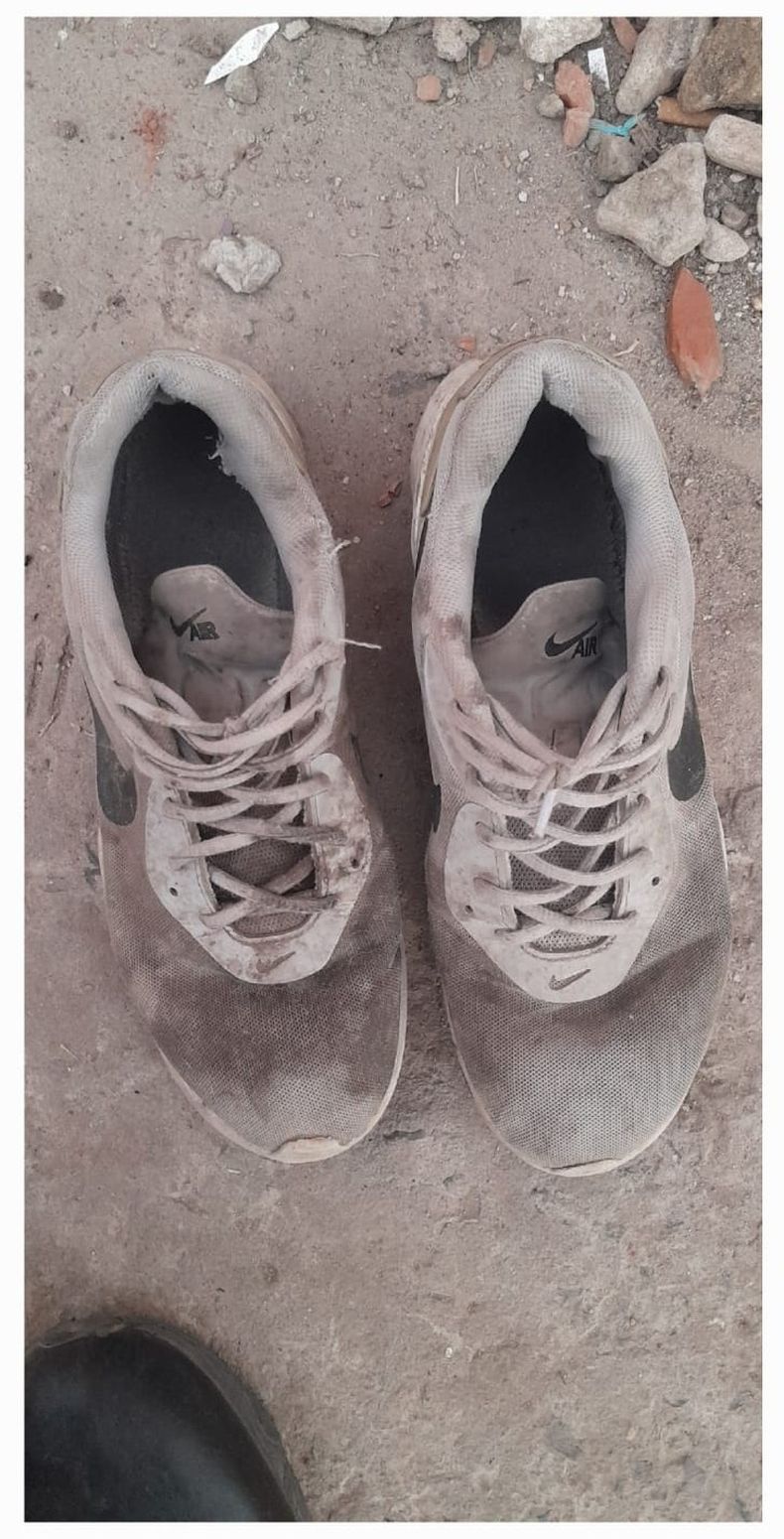 Zapatillas que incriminan al sospechoso del robo.