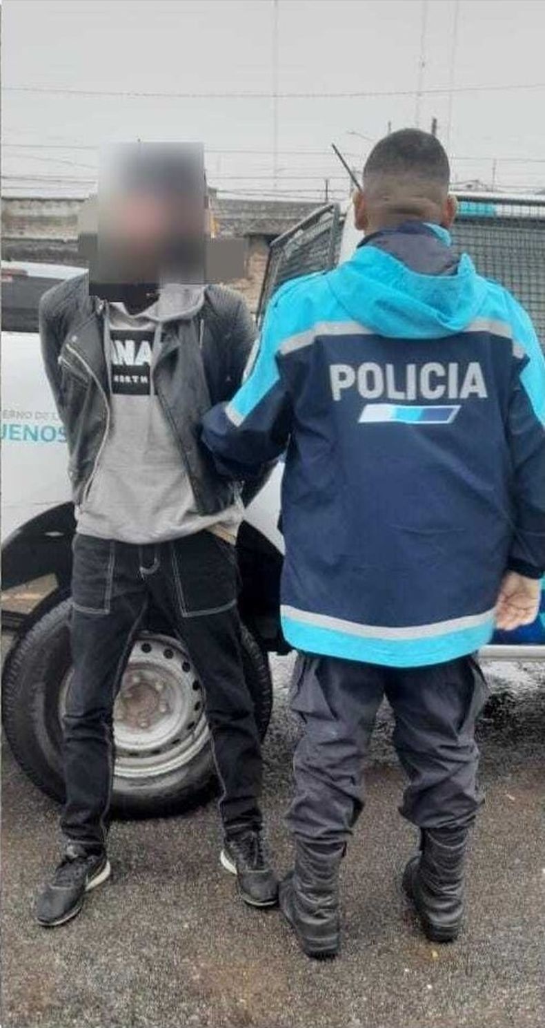 La Policía del Comando de Patrulla lo trasladó aprehendido a la Comisaría Primera.