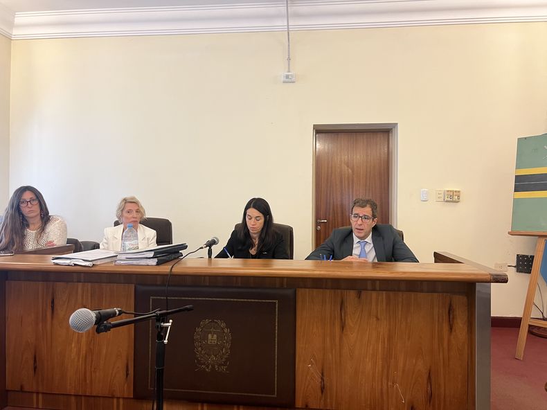 El Tribunal Oral en lo Criminal está integrado por los jueces Alicia Luppi Barbella, Marcela Santoro e Ignacio Uthurry.