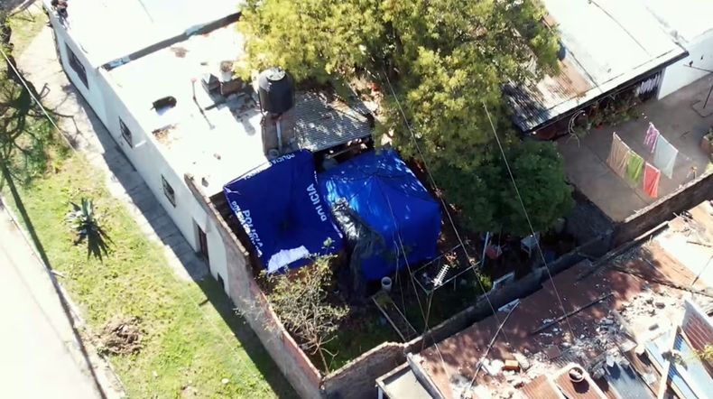 La Policía encontró los tres cuerpos enterrados en una casa de Florencio Varela.