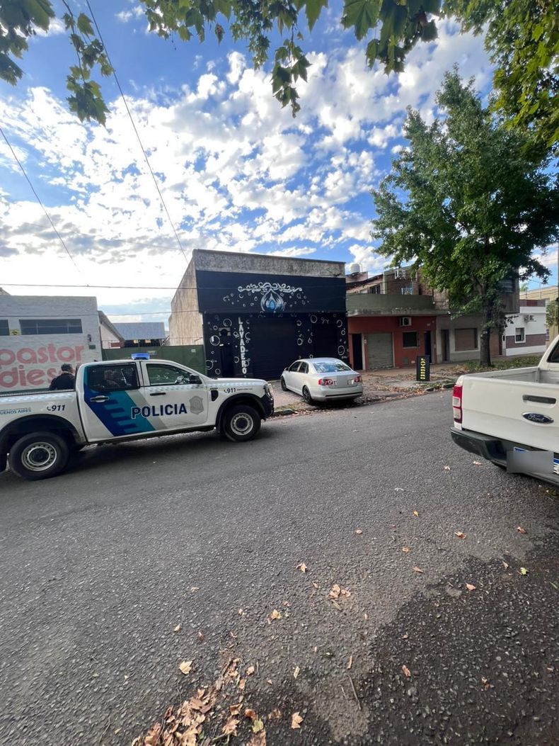 El Volkswagen Vento secuestrado en el allanamiento en un lavadero de autos de calle Joaquín Menéndez.