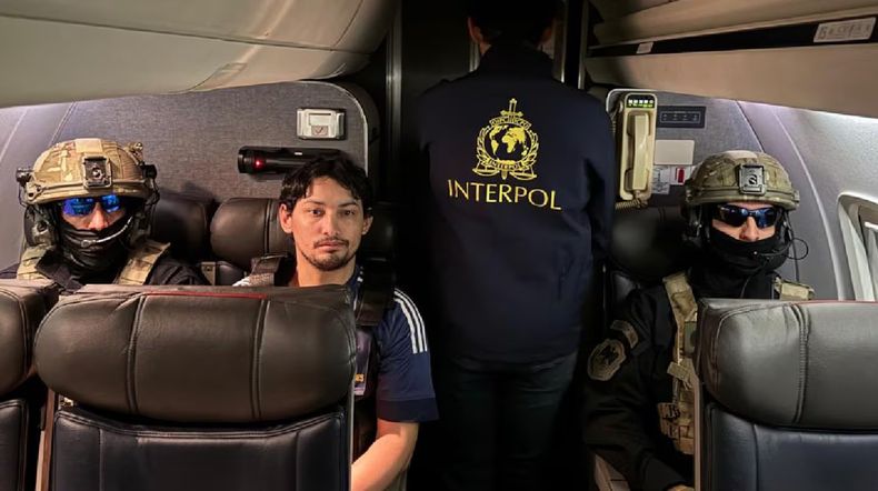Con un chaleco antibalas y custodiado por Interpol: la primera imagen de Matías Ozorio en la Argentina.