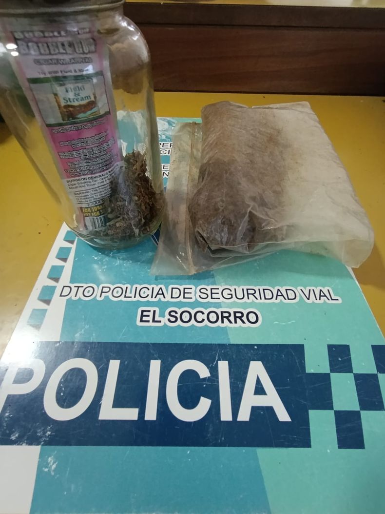 Los elementos incautados durante el operativo policial.