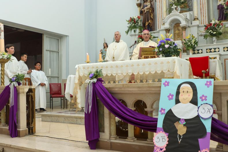 El obispo acompañado de sacerdotes de Pergamino ofició la misa.