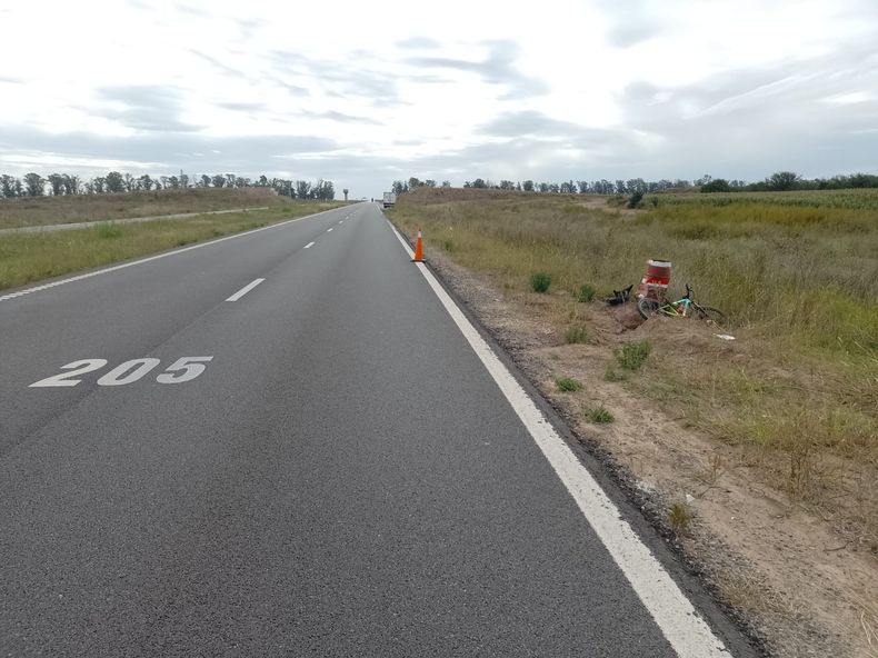 El lugar del impacto en el kilómetro 205 de la autopista de la ruta 8.