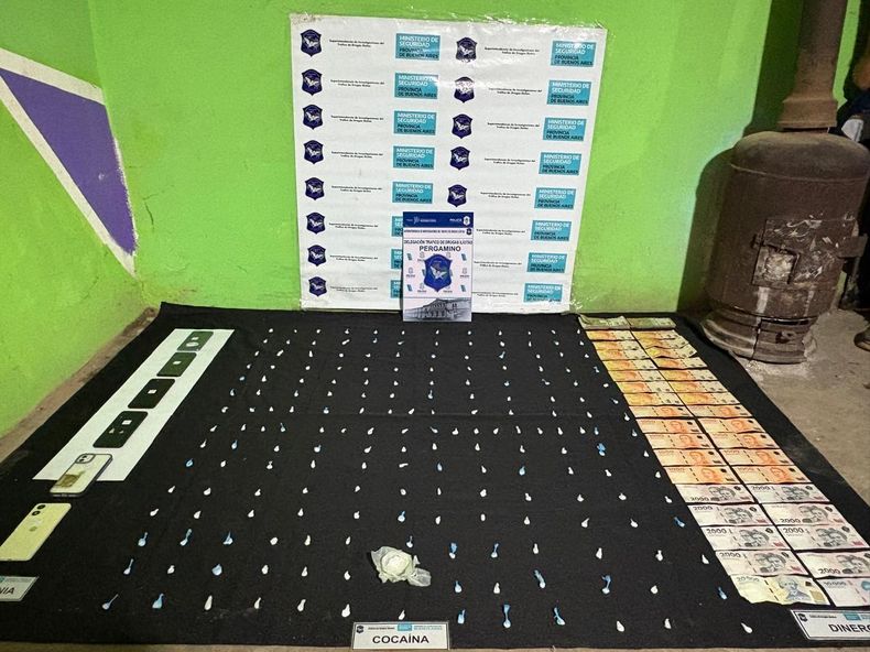 Las dosis de drogas preparadas para venderlas al menudeo a consumidores en la casa del barrio Jorge Newbery.