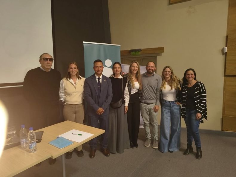 Autoridades de Educación y Justicia en Pergamino durante la jornada sobre protocolos ante amenazas y violencia en escuelas.