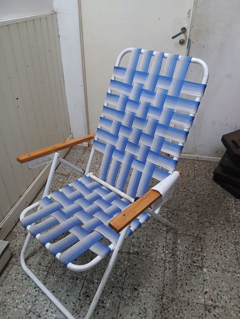 La reposera y la manguera pueden haber sido sustraídas de una casa y buscan a su propietario.