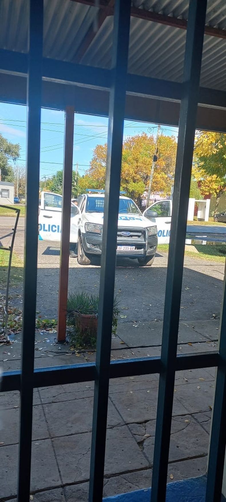 El patrullero de la Comisaría Segunda se desplegó al local de avenida Liniers y Vicente López.