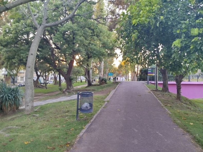 La moto se desplazaba a alta velocidad por la senda peatonal del terraplén del Arroyo y a la altura de la pasarela peatonal