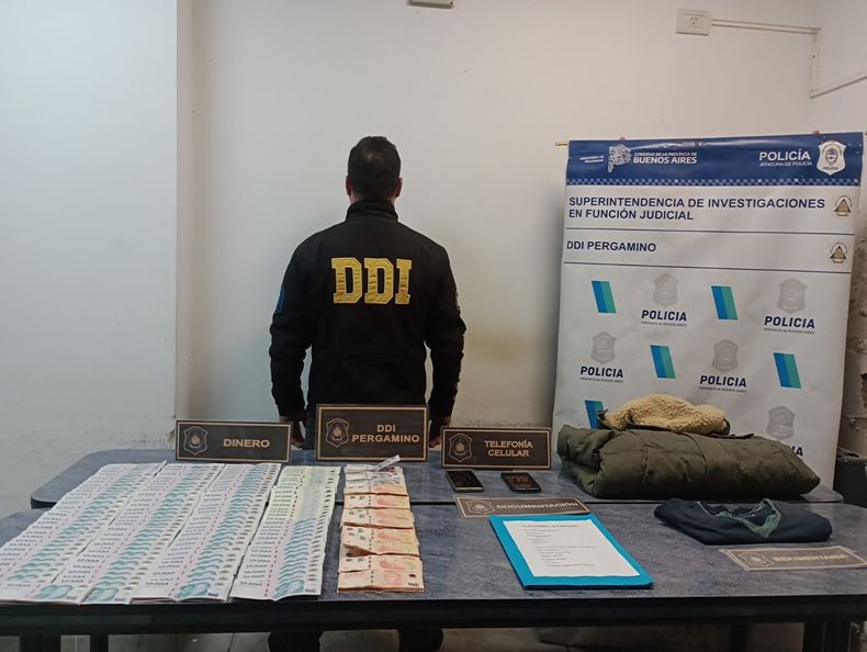 En uno de los allanamientos secuestraron más de dos millones y medio de pesos y en otro más 800 mil pesos.