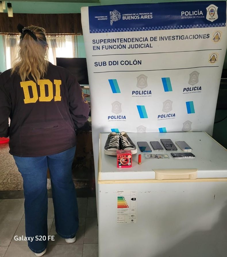 La evidencia secuestrada en el allanamiento en el domicilio de Wheelwright que la fiscal Magdalena Brandt considera que se puede convertir en pruebas de cargo contra los involucrados en el robo.
