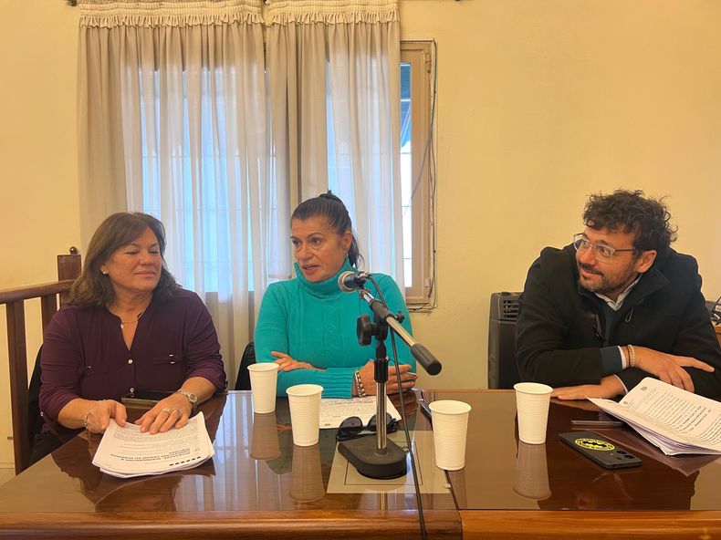 La secretaria Susana Gandolfo; la fiscal magdalena Brandt y el instructor judicial Gabriel Briñón de la Fiscalía Descentralizada de Colón.