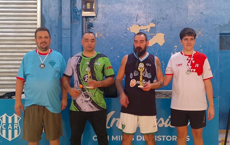 El podio de Séptima Categoría con dos pergaminenses: Luciano Buscaglia y Hugo Blanco.