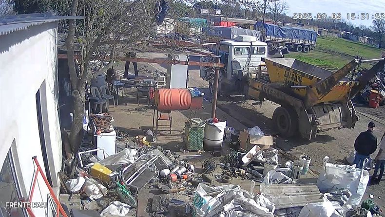 El instante previo a que el extremo de la cadena se desenganchara del soporte del volquete para salir como un latigazo contra la humanidad de la persona que se encontraba en la línea de recorrido descontrolado.