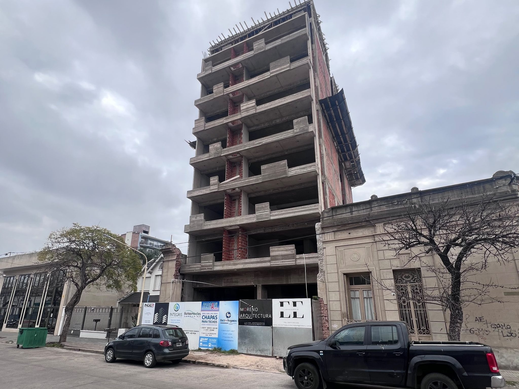 Obra en construcción donde murió un trabajador tras caer al foso del montacargas, Pergamino, agosto 2026 - seguro ART Argentina